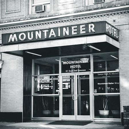 The Mountaineer Hotel Williamson Exteriör bild