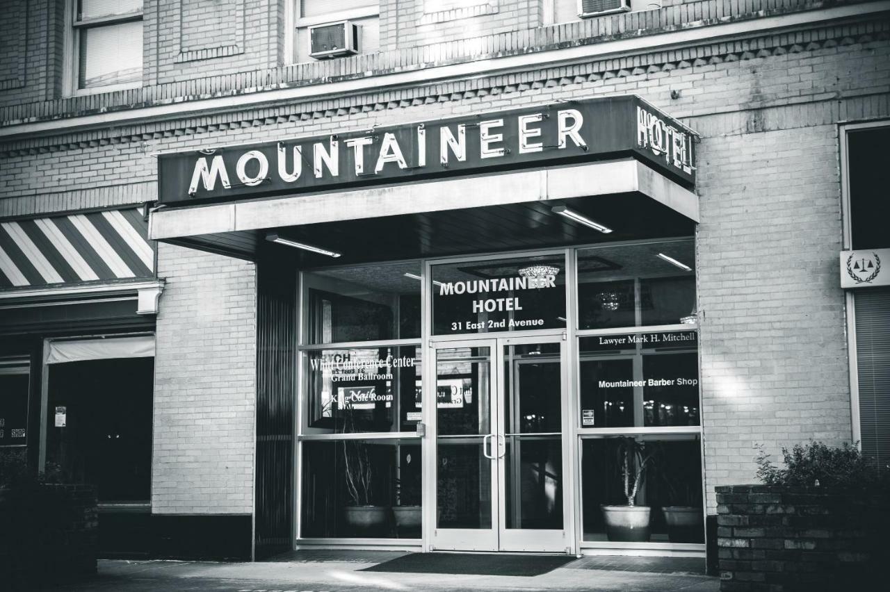 The Mountaineer Hotel Williamson Exteriör bild